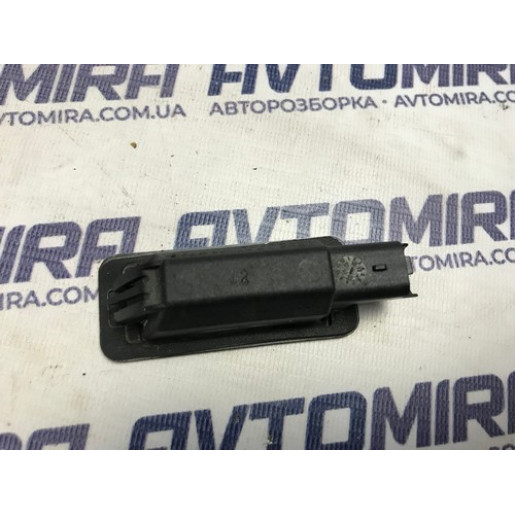 Подсветка номерного знака Peugeot 308 SW 2013-2021 9682403680